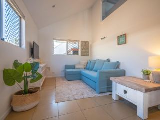 Hume Street 22, Golden Beach Guest house, Caloundra - 5