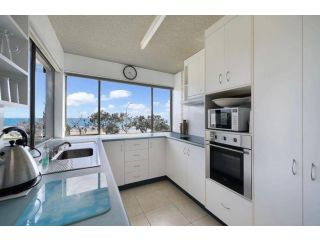HUNT7- LOOKING FOR A BEACH HOLIDAY? Apartment, Alexandra Headland - 1