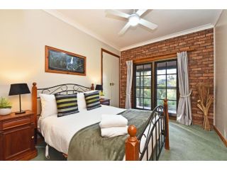 Hunter Valley Kangaroo Retreat with 60 Kangaroos Guest house, New South Wales - 3
