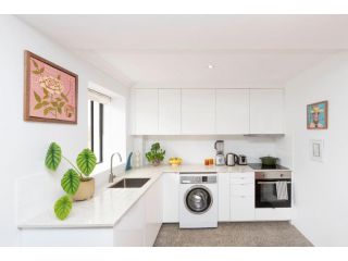 Iconic Bondi Beach Apartment, Sydney - 4