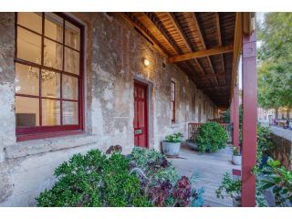 Luxury 1850s Fremantle Home with Free Parking Apartment, Fremantle - 1