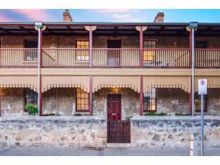 Luxury 1850s Fremantle Home with Free Parking Apartment, Fremantle - 2