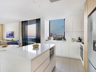 ICONIC UNIT 1504 - BRAND NEW BEACHFRONT APARTMENT IN KIRRA COOLANGATTA Apartment, Gold Coast - 5