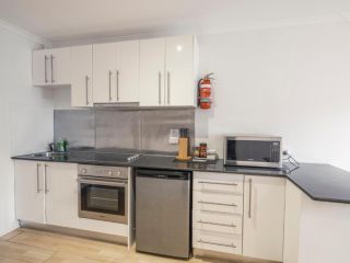 Ideal 1BR Studio near the Beach with Pool Apartment, Sydney - 1