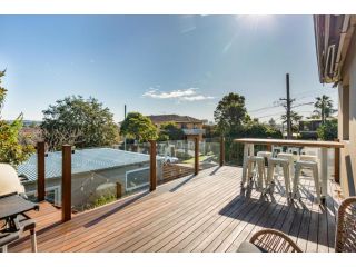 Idyllic 4-Bed Home With Alfresco Area Near Beach Guest house, Deewhy - 4
