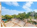 Idyllic Waterfront Pool Escape with Esplanade View Apartment, Darwin - thumb 9