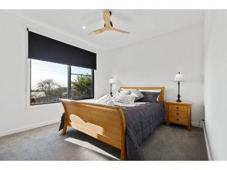 If your'e looking for a relaxing holiday close to the beach Apartment, Dromana - 5