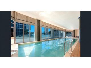 42nd Floor Apartment, Panoramic Views Above Hilton Apartment, Gold Coast - 5