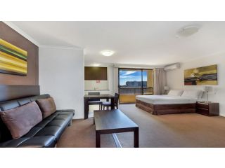 In the City Studio at College St Apartment, Sydney - 4