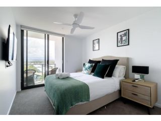 Periscope INCREDIBLE Beach Front views Rooftop Pool Apartment, Gold Coast - 5