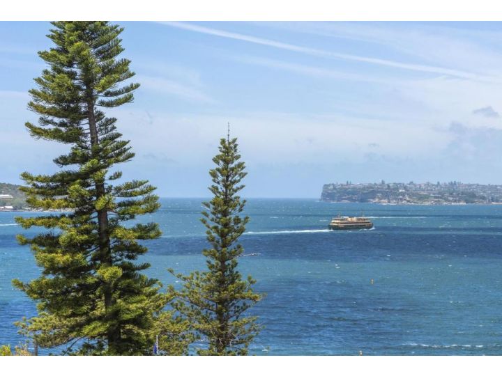 Incredible Ocean Views in 2-Bed Unit near Beaches Apartment, Sydney - imaginea 1