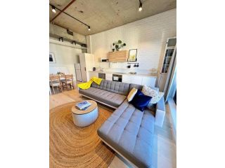 Industrial yet Modern, 1bd 1bth Apt - Woden Apartment, Phillip - 2