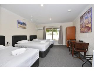 Inglewood Motel and Caravan Park Victoria Hotel, Victoria - 3