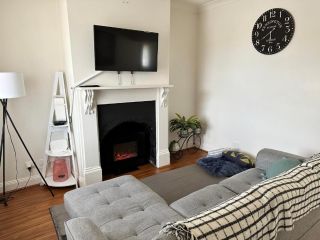Inner city Rail Cottage; A serene retreat! Guest house, Mount Gambier - 2