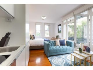 Intimate Studio Apartment with Balcony in Glebe Apartment, Sydney - 2