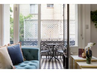 Intimate Studio Apartment with Balcony in Glebe Apartment, Sydney - 1