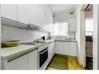 Inviting 2BR Flat few minutes away from Holroyd Gardens with Balcony Apartment, Sydney - 3
