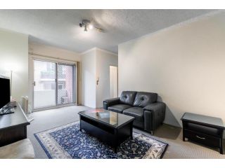 Inviting 2BR Flat few minutes away from Holroyd Gardens with Balcony Apartment, Sydney - 2