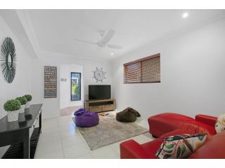 Ivy Street 7, Dicky Beach Guest house, Caloundra - 5