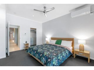 Ivy Street 7, Dicky Beach Guest house, Caloundra - 4