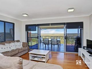 Jinalong 17 Pacific Street Family home great views. Guest house, Yamba - 2