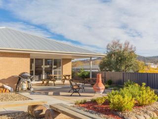 Jindalee 1 and 2 in Twynam Street Guest house, Jindabyne - 3