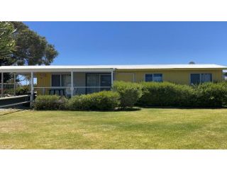 Jurien Bay View Bungalows Jetty View 5 Chalet, Jurien Bay - 4