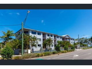 Just a Stone's Throw to the Waterfront Apartment, Bongaree - 3