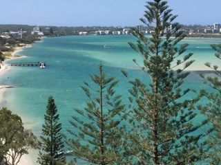 Just Perfect Apartment with Ocean Views Apartment, Caloundra - 2