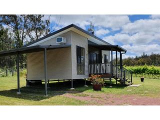 Just Red Wines Cabins Farm stay, Ballandean - 2