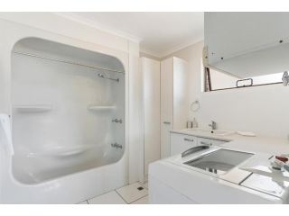 Kabi Super Saver Apartment, Caloundra - 4