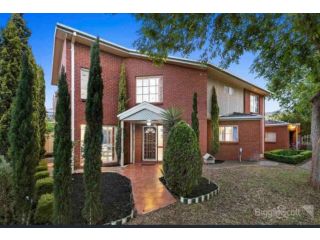 Kallara House - large family home (sleeps 12) with awesome cinema room Guest house, Melbourne - 2