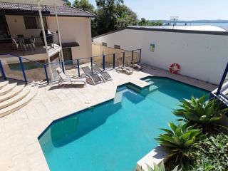 Kallaroo, 3 Kallaroo Street- great house with views, pool, WIFI and aircon Guest house, Corlette - 2