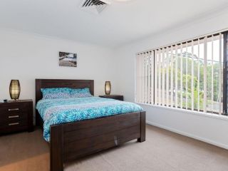 Kallaroo, 3 Kallaroo Street- great house with views, pool, WIFI and aircon Guest house, Corlette - 3