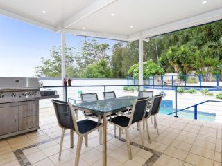 Kallaroo, 3 Kallaroo Street- great house with views, pool, WIFI and aircon Guest house, Corlette - 1