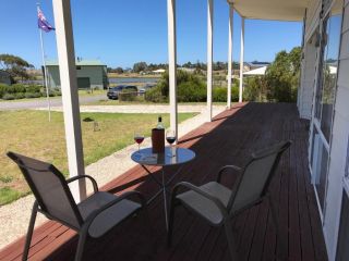 Kangaroo Pause Holiday home at Clayton Bay Guest house, South Australia - 4