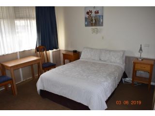 Kaniva Midway Motel Hotel, Victoria - 3