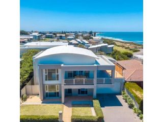 Karibu Beach Retreat- panoramic sea views 4 bdrms Guest house, South Australia - 1