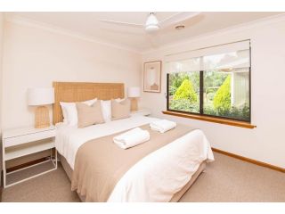 Karimi House Spacious Professionally Styled Sleeps 10 Guest house, Orange - 4