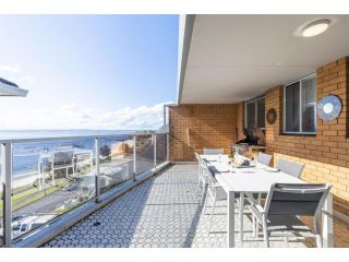 12 'Kiah', 53 Victoria Pde - panoramic water views in the heart of Nelson Bay Apartment, Nelson Bay - 4