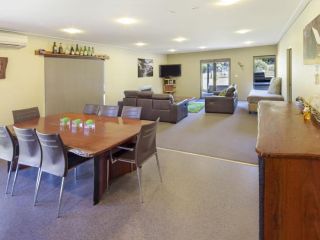 Kickenback Chalet - Contemporary chalet in the heart of Crackenback Guest house, Crackenback - 4