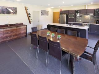 Kickenback Chalet - Contemporary chalet in the heart of Crackenback Guest house, Crackenback - 2