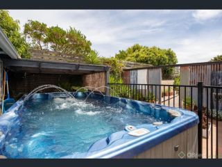 Coastal Country Retreat, Spa, Pet Friendly, WIFI Guest house, Kilcunda - 2