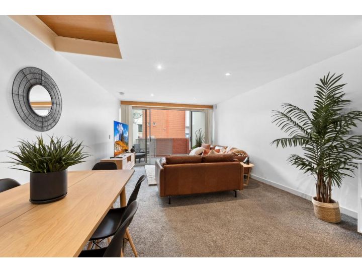 King Bed Living in Heart of the CBD, With Parking Apartment, Hobart - imaginea 15