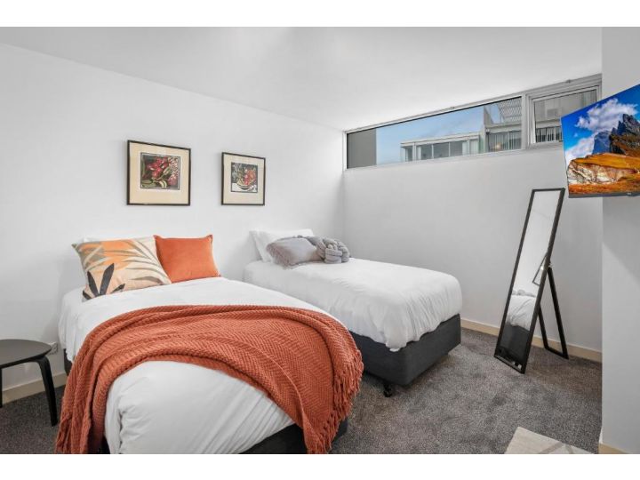 King Bed Living in Heart of the CBD, With Parking Apartment, Hobart - imaginea 6
