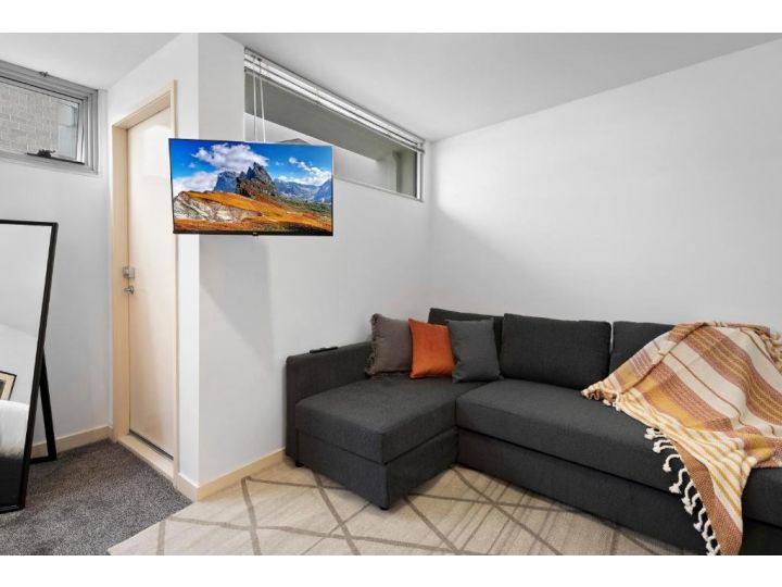 King Bed Living in Heart of the CBD, With Parking Apartment, Hobart - imaginea 5