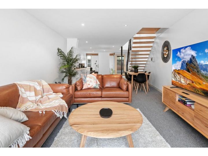King Bed Living in Heart of the CBD, With Parking Apartment, Hobart - imaginea 1