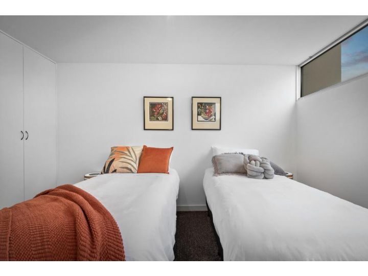 King Bed Living in Heart of the CBD, With Parking Apartment, Hobart - imaginea 18