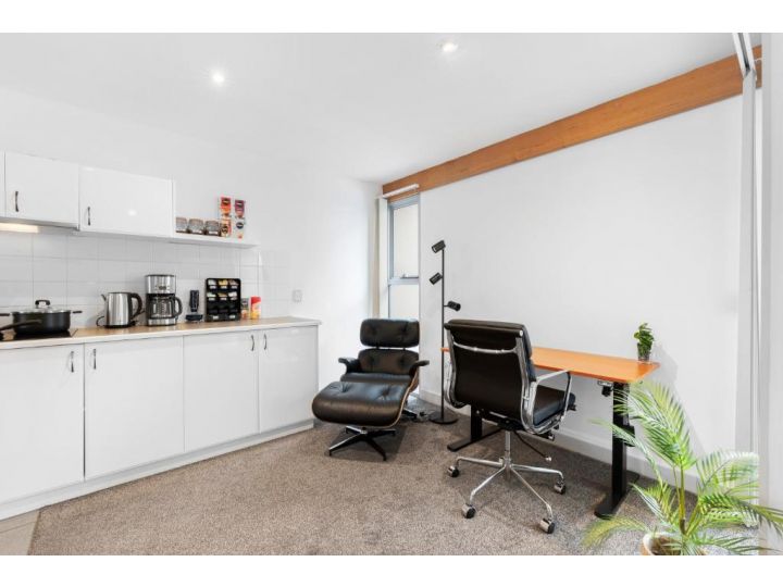 King Bed Living in Heart of the CBD, With Parking Apartment, Hobart - imaginea 8
