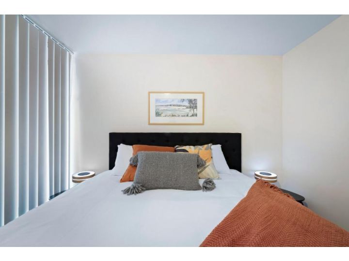 King Bed Living in Heart of the CBD, With Parking Apartment, Hobart - imaginea 16